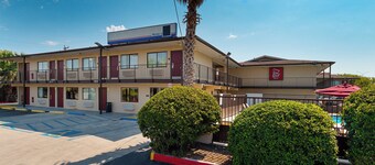 Red Roof Inn San Antonio E – Frost Bank Center