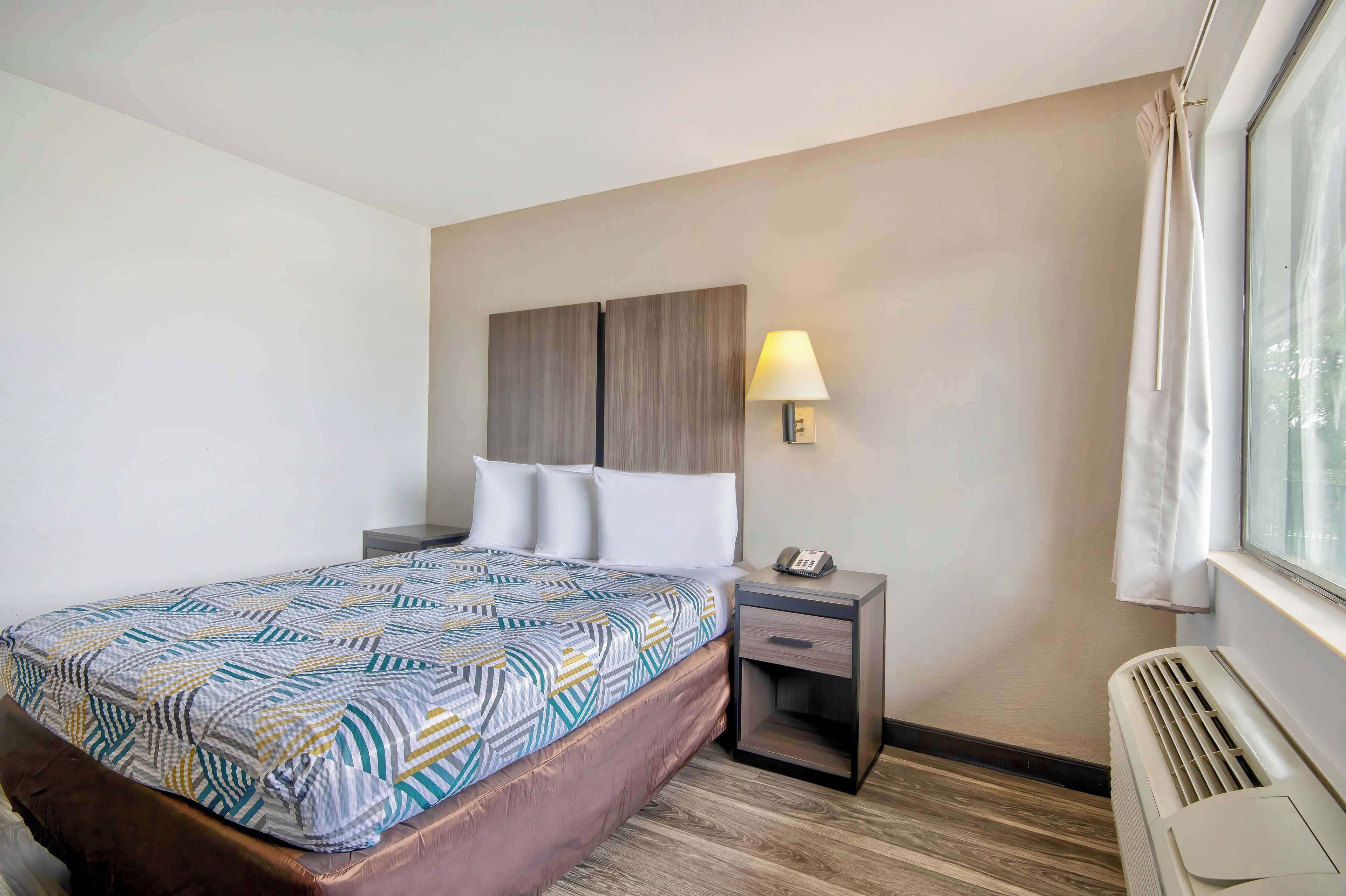 書桌、遮光窗簾/窗簾、免費 Wi-Fi、床單