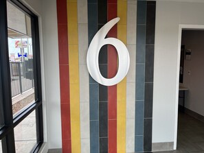 Lobby sitting area - Motel 6 Jonesboro, AR (Jonesboro)