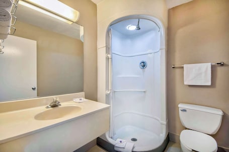 Combined shower/tub, rainfall showerhead, towels. Motel 6 Jonesboro, AR