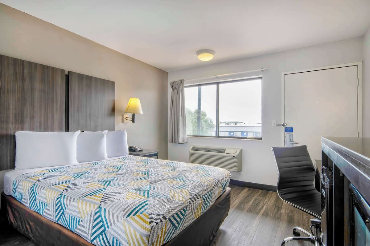 Desk, blackout curtains, free WiFi, bed sheets