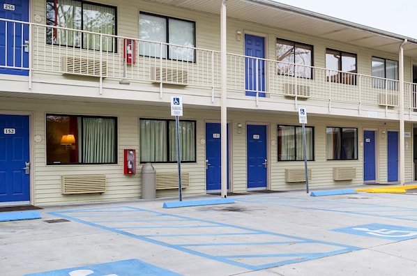 Parking accessible