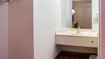 Ensemble douche/baignoire, serviettes fournies