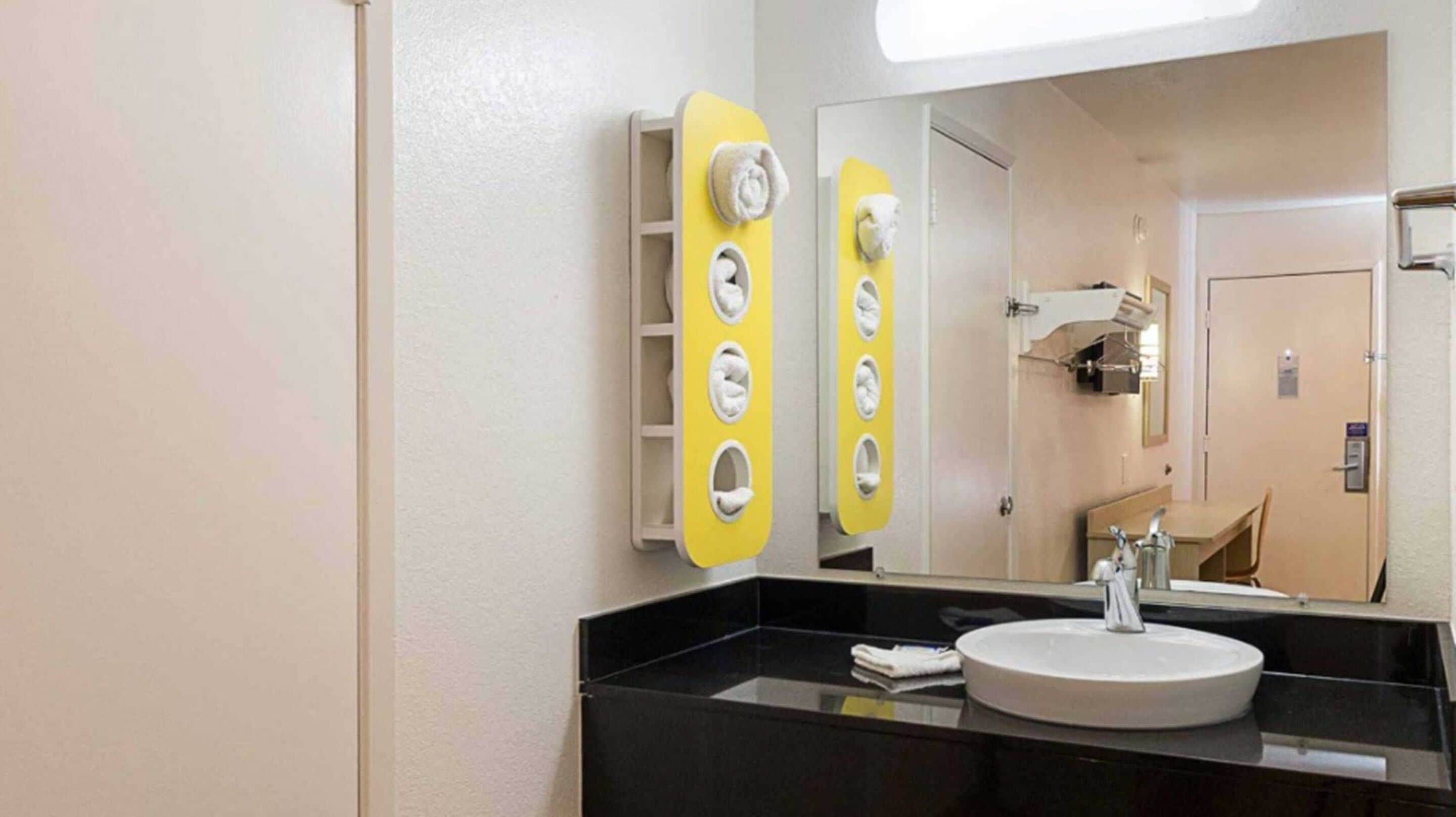 Ensemble douche/baignoire, serviettes fournies