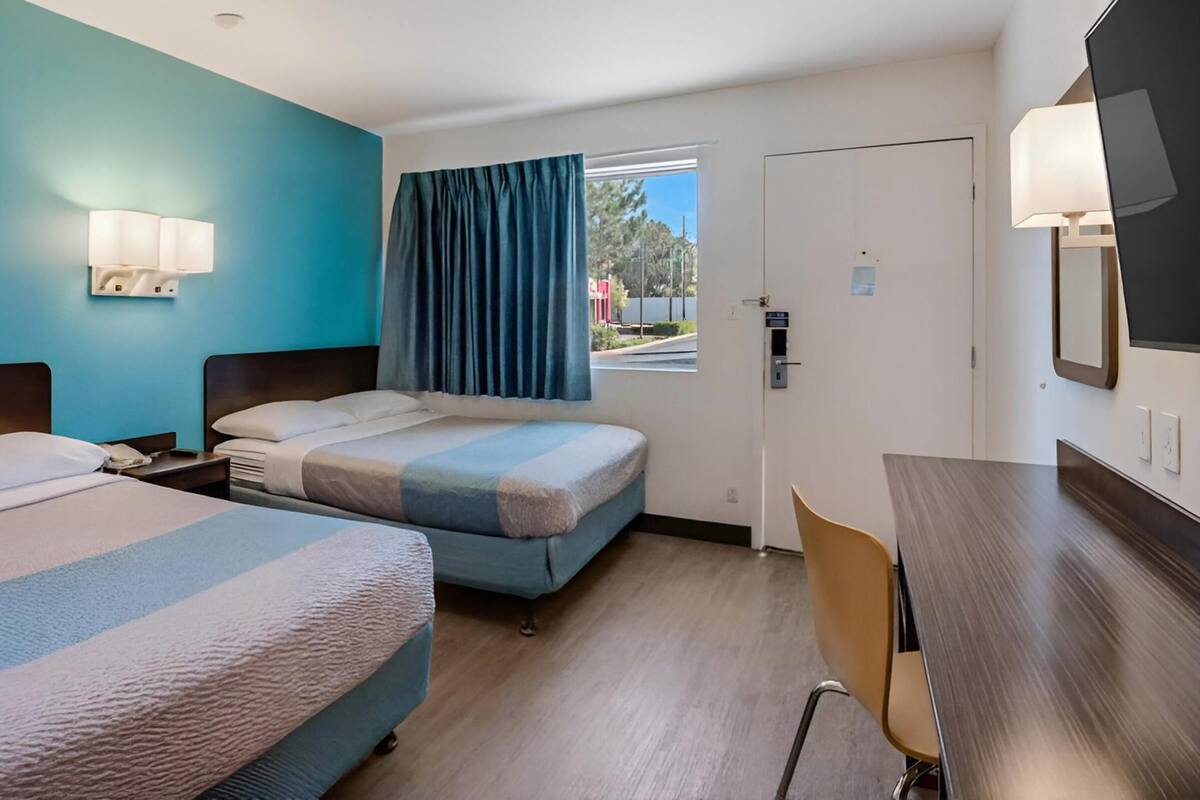 Phòng Tiêu chuẩn, 2 giường đôi, không hút thuốc | Truy cập Internet không dây miễn phí, bộ trải giường