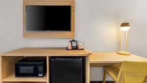 スタンダード ルーム ダブルベッド 2 台 禁煙 | デスク、ノートパソコン用作業スペース、WiFi (無料)、ベッドシーツ