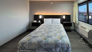 Minibar, free WiFi, bed sheets