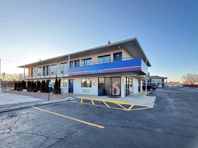 Motel 6 Janesville, WI