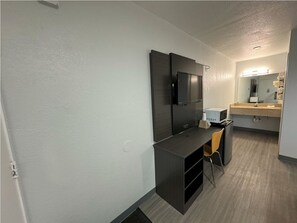 迷你吧、免费 WiFi、床单