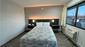 Minibar, free WiFi, bed sheets