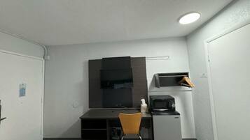 Minibar, free WiFi, bed sheets