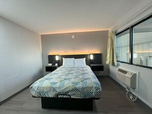 Minibar, free WiFi, bed sheets