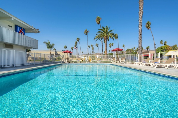 Outdoor pool - Motel 6 Ventura, CA - Beach (Ventura)