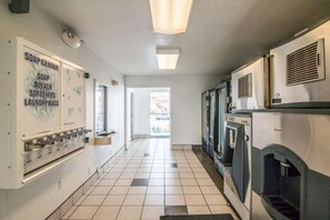 Interior - Motel 6 Ventura, CA - Beach (Ventura)