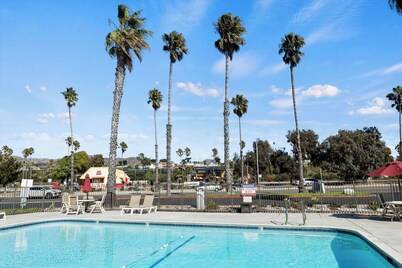 Motel 6 Ventura, CA - Beach