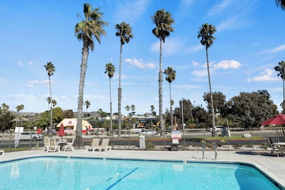 Motel 6 Ventura, CA - Beach