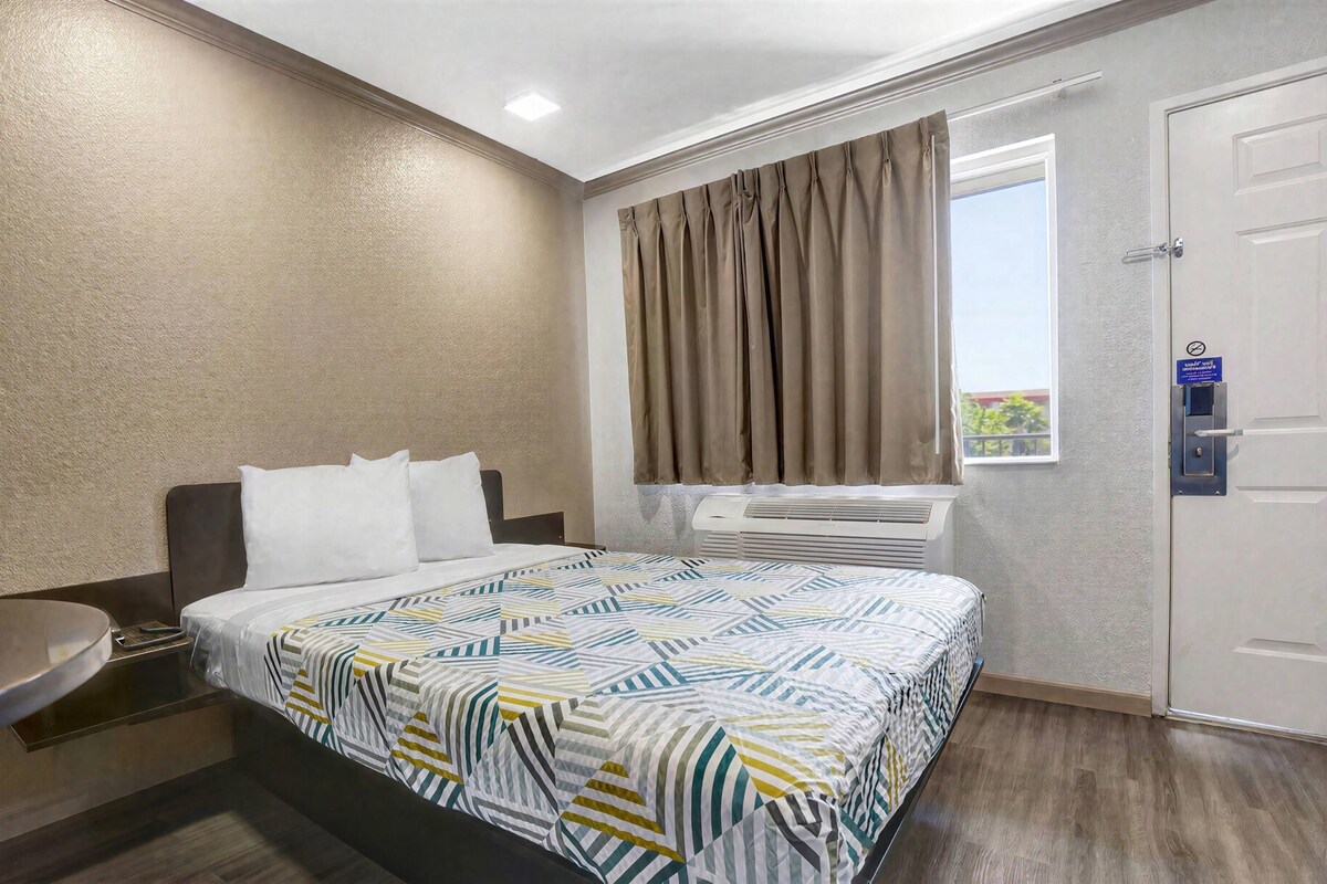Standaard kamer, 1 queensize bed, niet-roken | Gratis wifi, beddengoed
