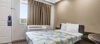 加利福尼亚雷德布拉夫 6 号汽车旅馆