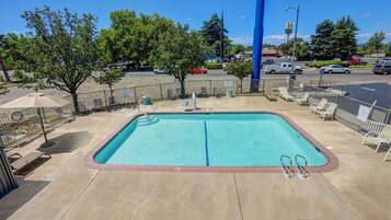 Alberca al aire libre por temporada