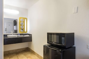 Room, 2 Katil Kelamin (Double), Non Smoking | Seterika/papan seterika, Wi-fi percuma, cadar katil