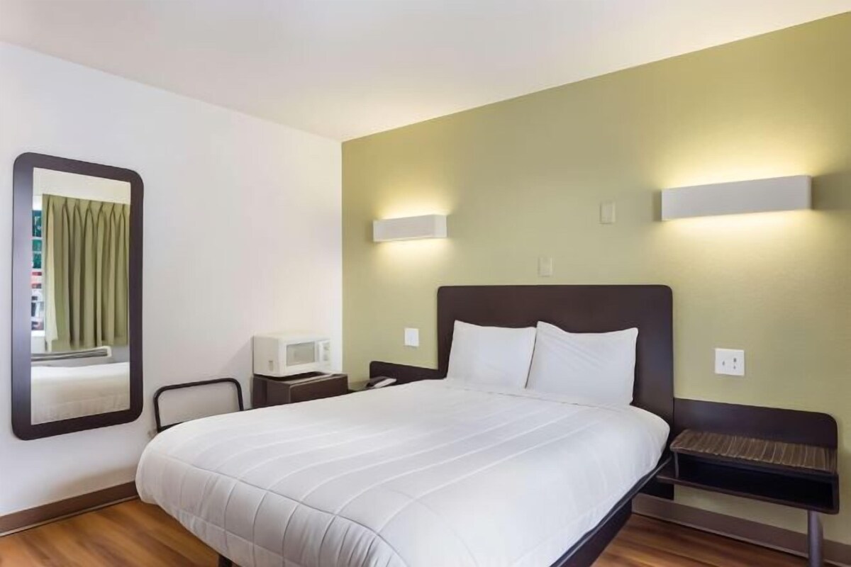 Iron/ironing board (on request), WiFi (free), bed sheets