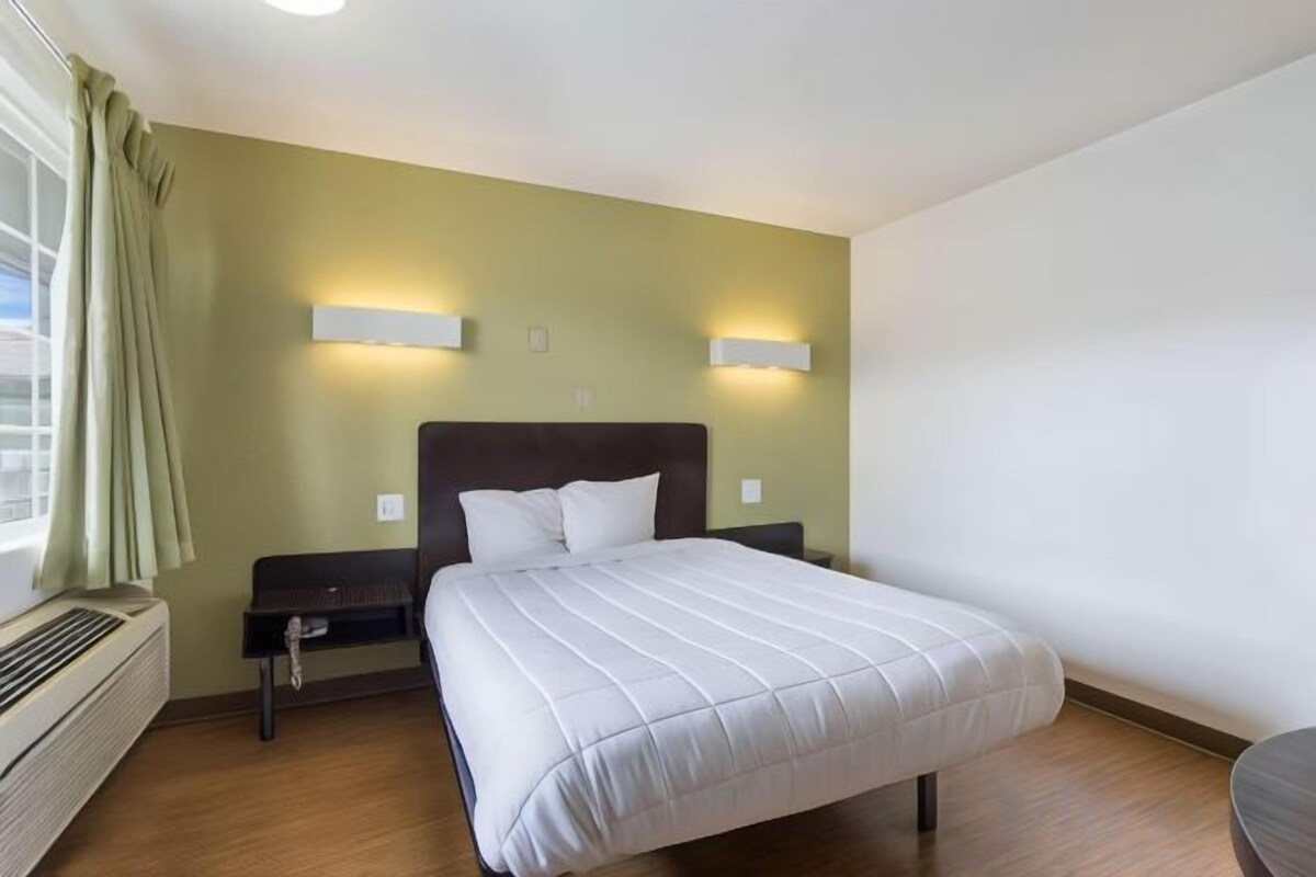 Iron/ironing board (on request), free WiFi, bed sheets