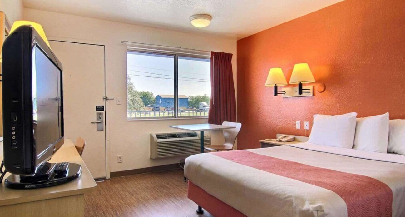 Desk, free WiFi, bed sheets