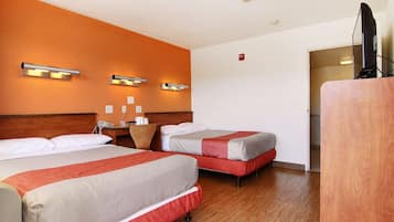 Escritorio, wifi gratis y ropa de cama