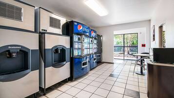 ماكينة بيع آلية