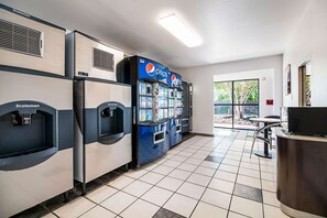 Vending machine - Motel 6 Corpus Christi, TX - Northwest (Corpus Christi)