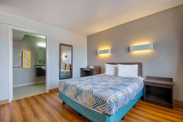 Bureau, espace de travail pour ordinateur portable, rideaux occultants