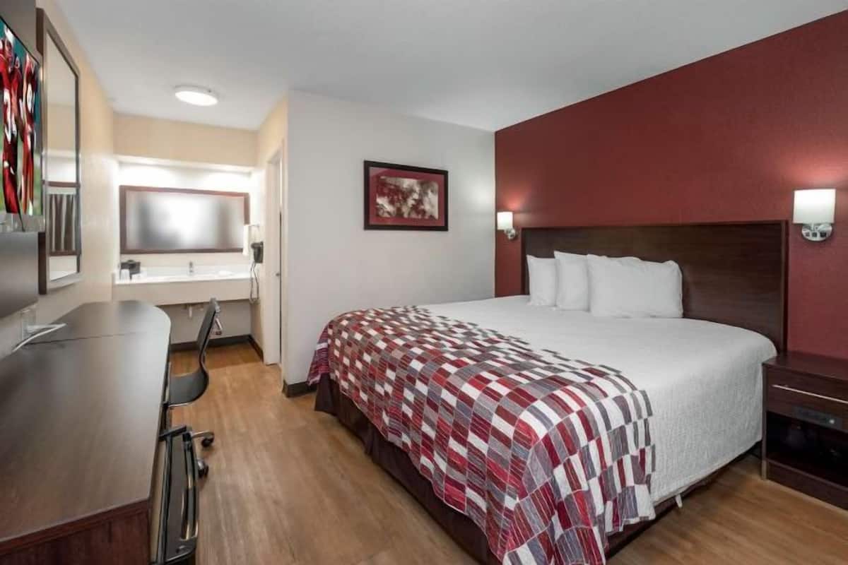 Desk, iron/ironing board, free WiFi, bed sheets