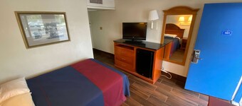 Travelodge by Wyndham Grand Rapids North