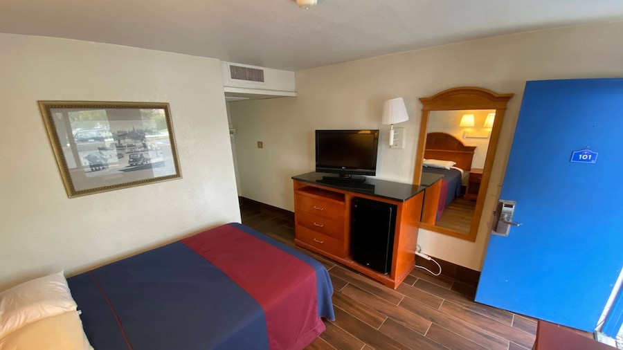 Travelodge by Wyndham Grand Rapids North