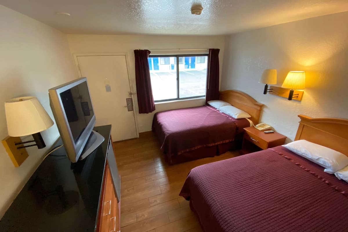 Desk, free cots/infant beds, free WiFi, bed sheets