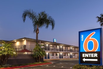Motel 6 Fontana, CA
