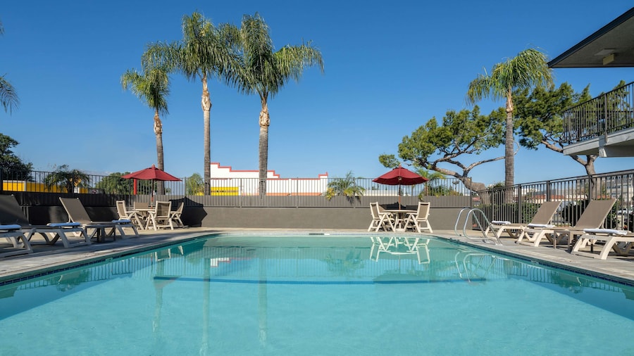Motel 6 Fontana, CA