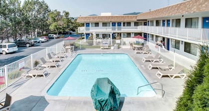 Motel 6 Grants Pass, OR