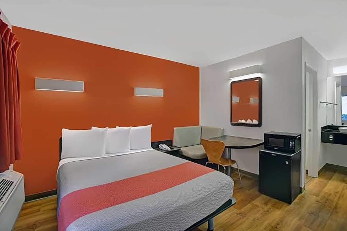 Camera Deluxe, 1 letto queen, non fumatori | Ferro/asse da stiro, Wi-Fi gratuito, lenzuola