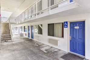 Terrace/patio - Super 8 by Wyndham Santa Clara (Santa Clara)
