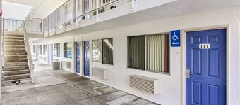 Super 8 by Wyndham Santa Clara