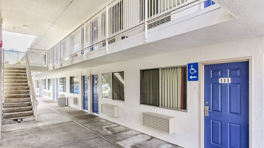 Super 8 by Wyndham Santa Clara