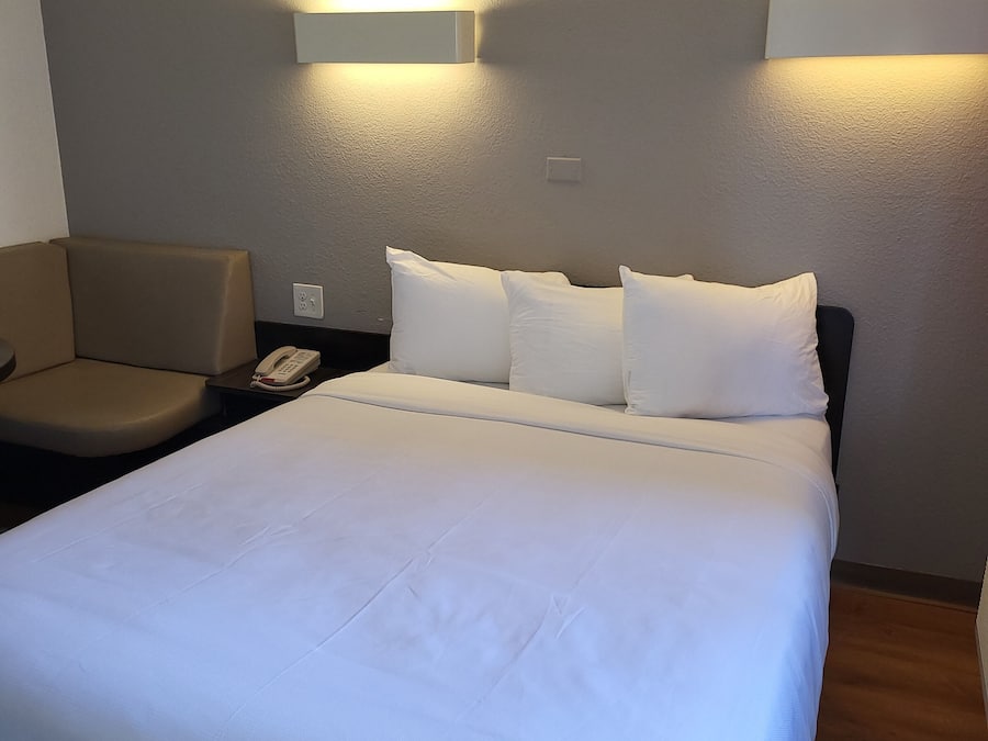 Kamar, 1 Tempat Tidur Queen, Bebas Asap Rokok | Setrika/meja setrika, Wi-Fi gratis, dan seprai linen