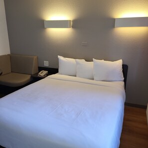 Iron/ironing board, free WiFi, bed sheets