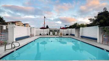 Alberca al aire libre por temporada