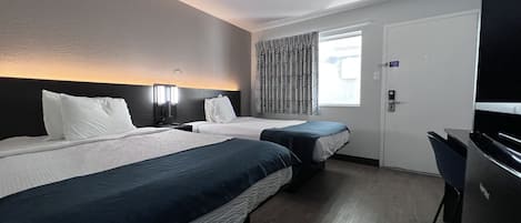 Tabla de planchar con plancha, wifi gratis y ropa de cama