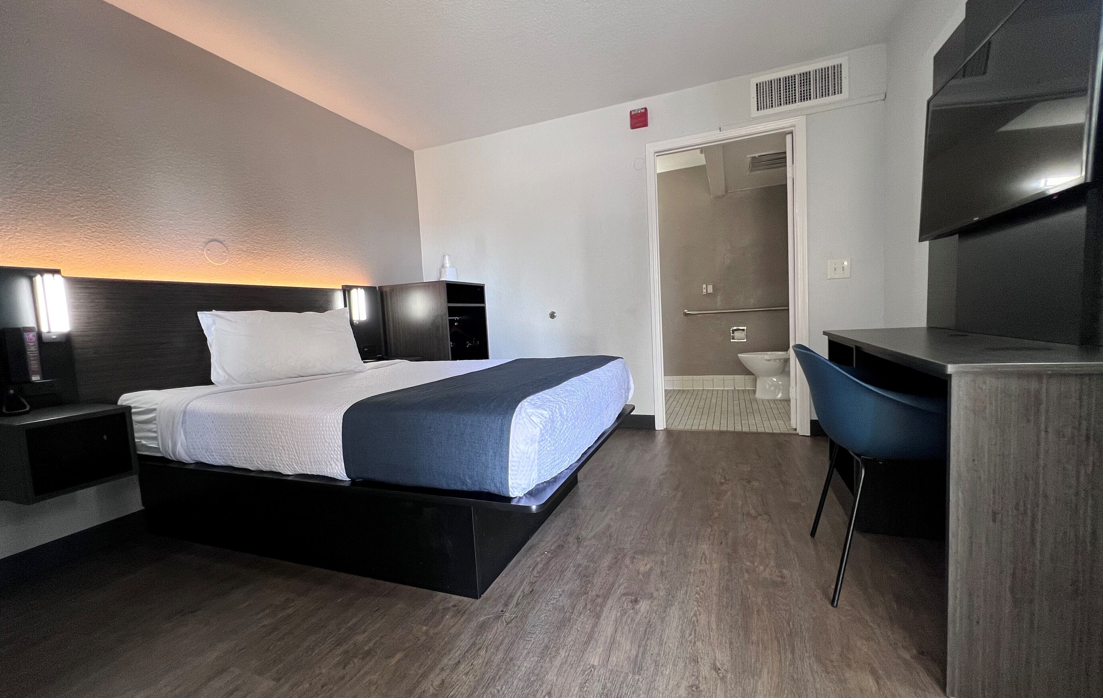 Photo - Motel 6 Bakersfield, CA - South