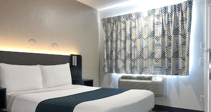 Motel 6 Tulare, CA
