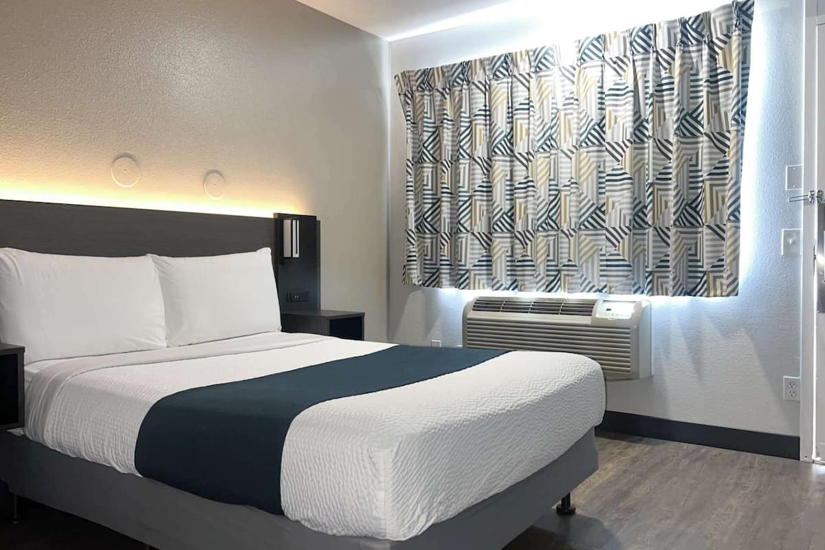 Bureau, rideaux occultants, Wi-Fi gratuit, draps fournis