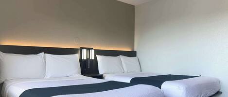 Escriptori, cortines opaques, wifi gratuïta i roba de llit